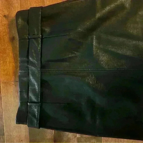 Faux  leather skirt - Picture 3 of 3